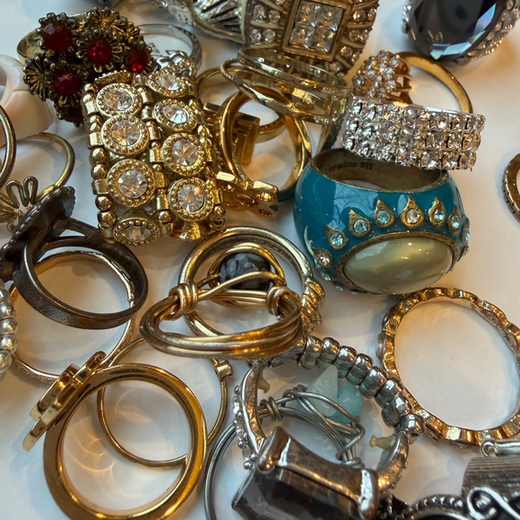 Vintage and Modern Mixed Metals Jewelry Rings Bundle 35 Rings Reseller Lot - Picture 6 of 10